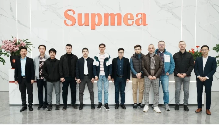 今天，美仪来了好多“老外”